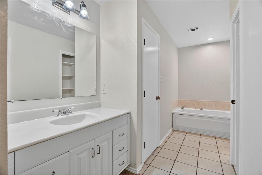4697 Holbrook Road Springtown, TX 76082 - Photo 20 of 35