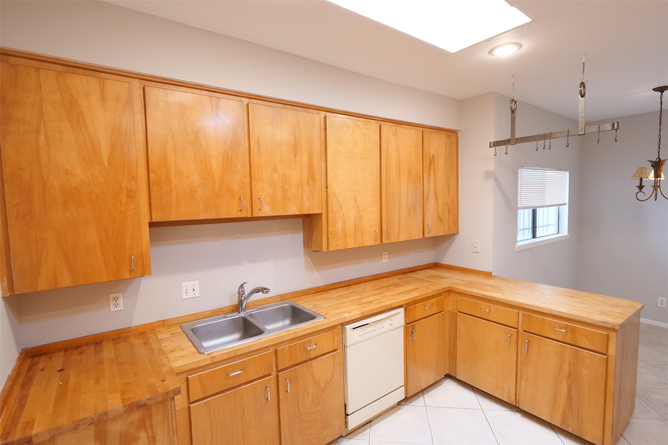 9526 Val Verde Street Houston, TX 77063 - Photo 13 of 36
