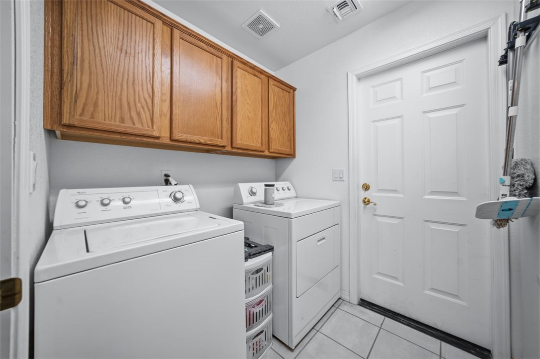 2144 Ridgeview Road Kingman, AZ 86401 - Photo 36 of 49 a utility room with dryer and washer