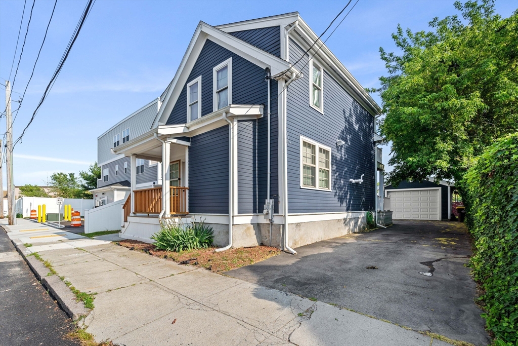 883 Grinnell Street Fall River, MA 02721 - Photo 4 of 41