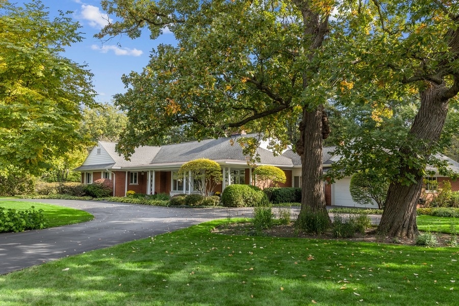 6 Woodley Manor, IL 60093 Compass