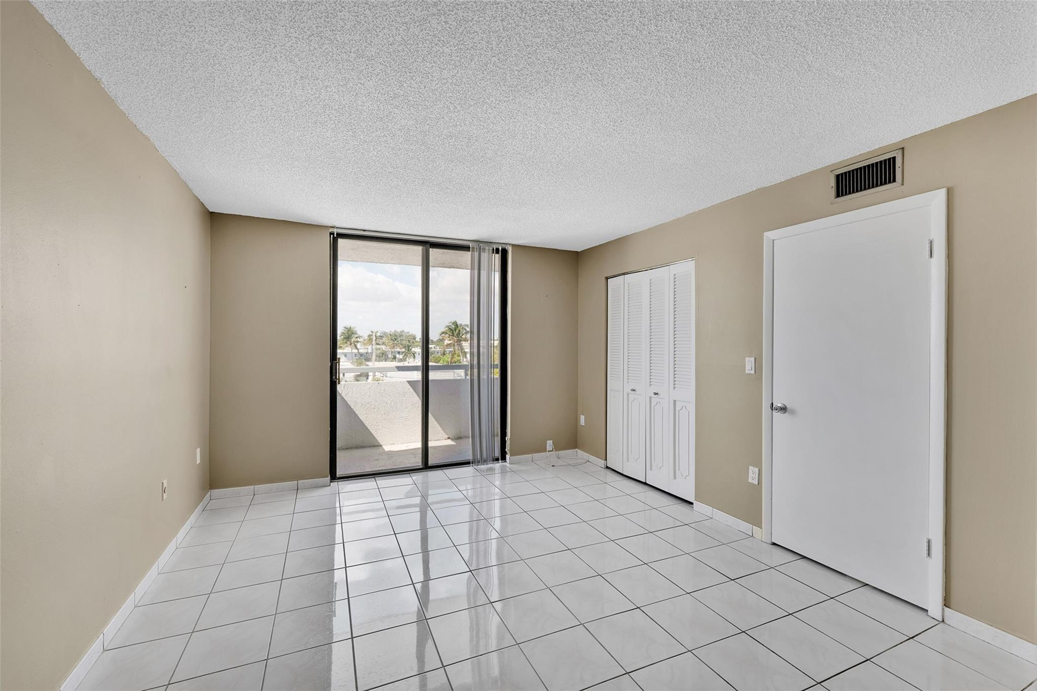 7300 Wayne Avenue, Unit 413 Miami Beach, FL 33141 - Photo 11 of 23 Photo 11