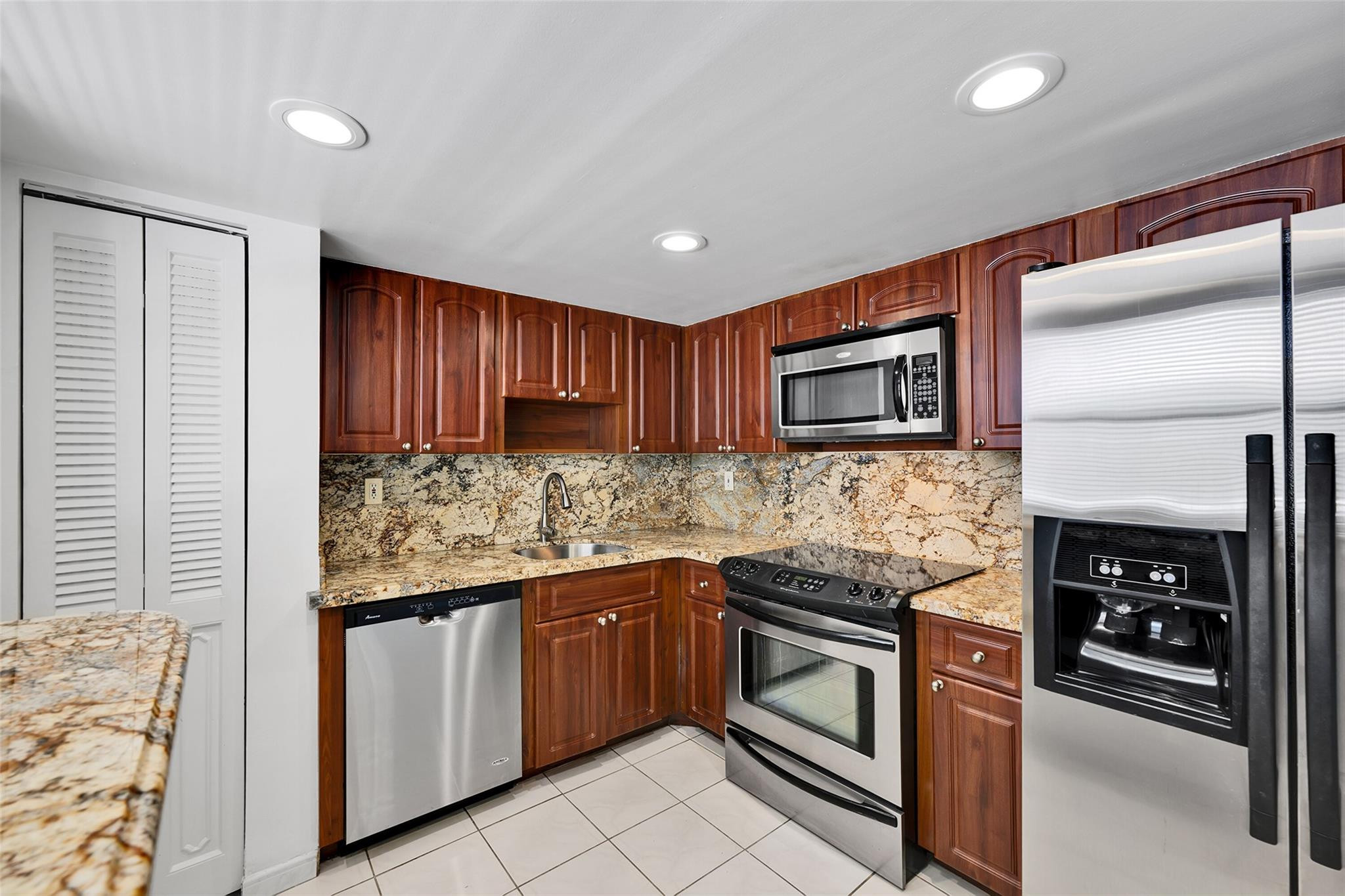 7300 Wayne Avenue, Unit 413 Miami Beach, FL 33141 - Photo 9 of 23 Photo 9