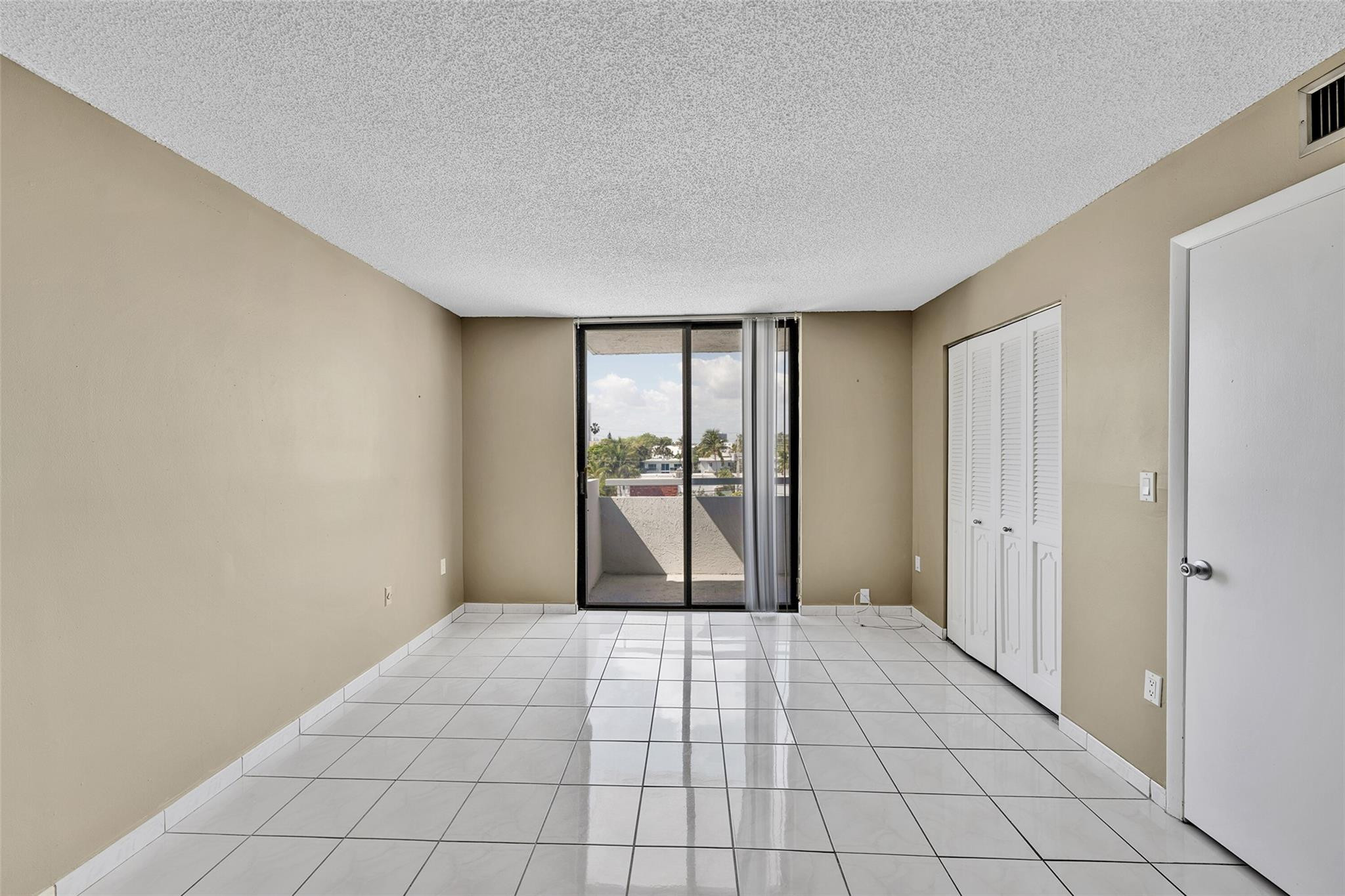 7300 Wayne Avenue, Unit 413 Miami Beach, FL 33141 - Photo 10 of 23 Photo 10