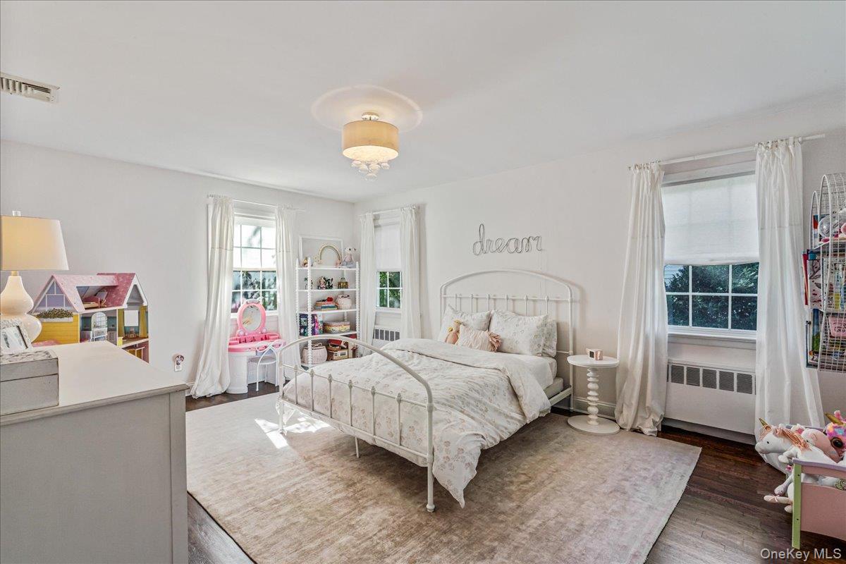 53 Stuart Place Manhasset, NY 11030 - Photo 24 of 32 a bedroom with a bed and a window