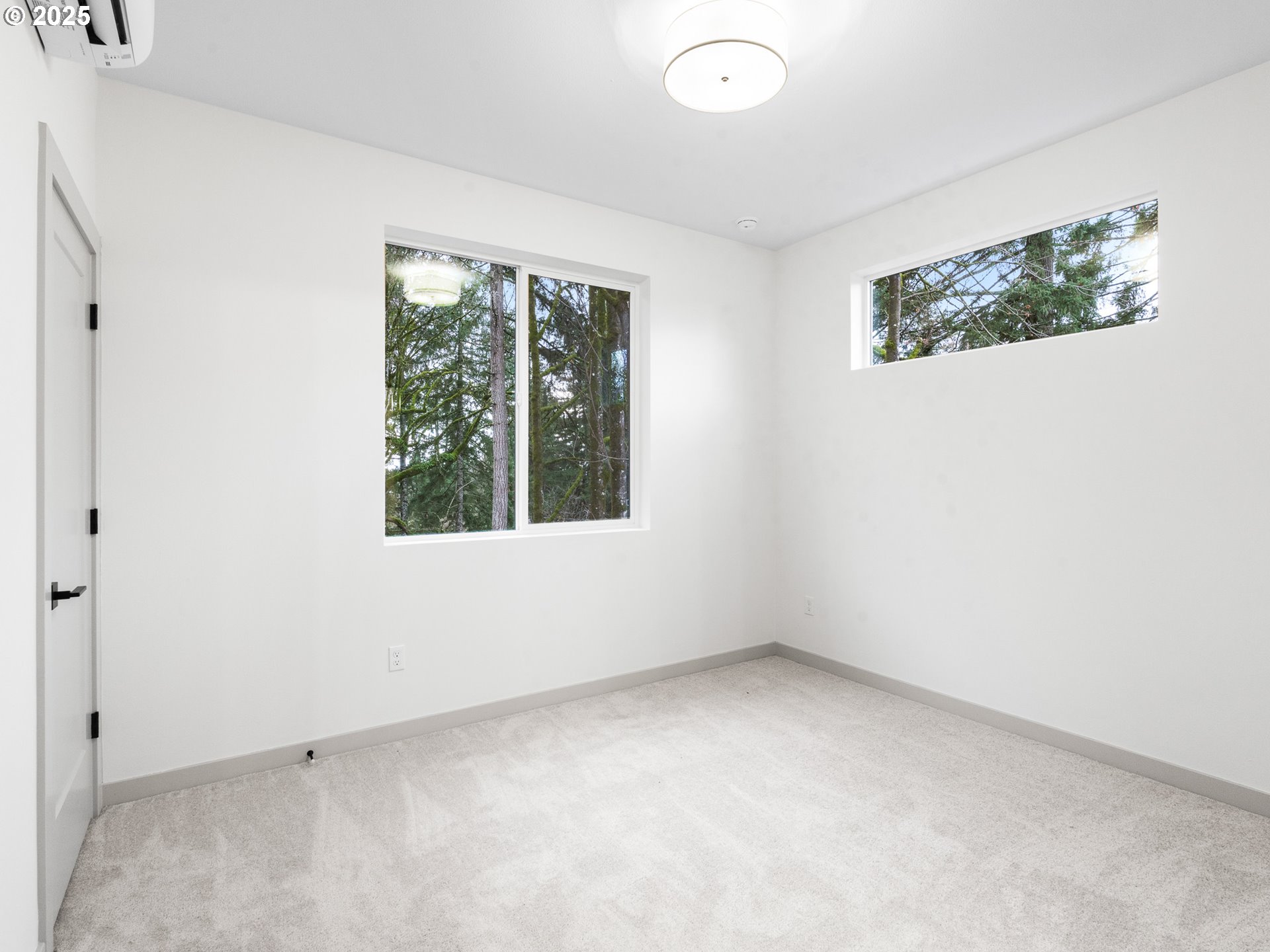 5211 Southwest Vacuna Street Portland, OR 97219 - Photo 11 of 17