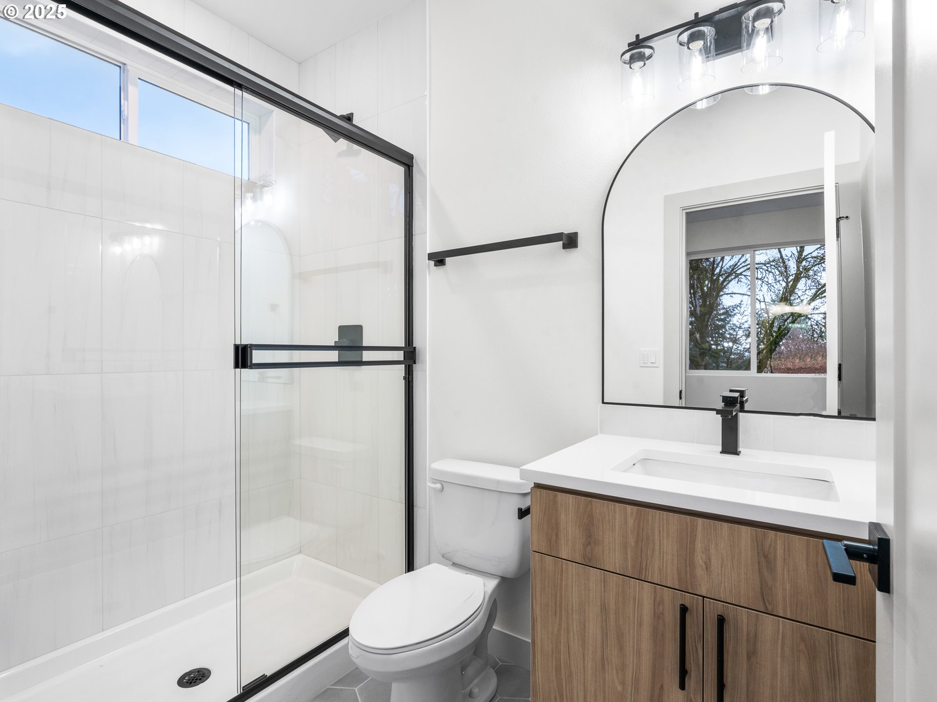 5211 Southwest Vacuna Street Portland, OR 97219 - Photo 12 of 17