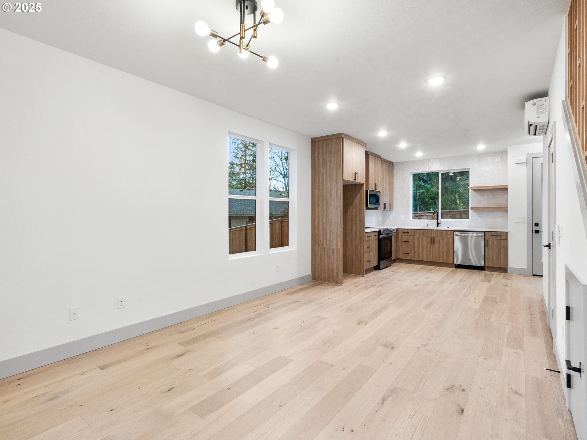 5211 Southwest Vacuna Street Portland, OR 97219 - Photo 4 of 17