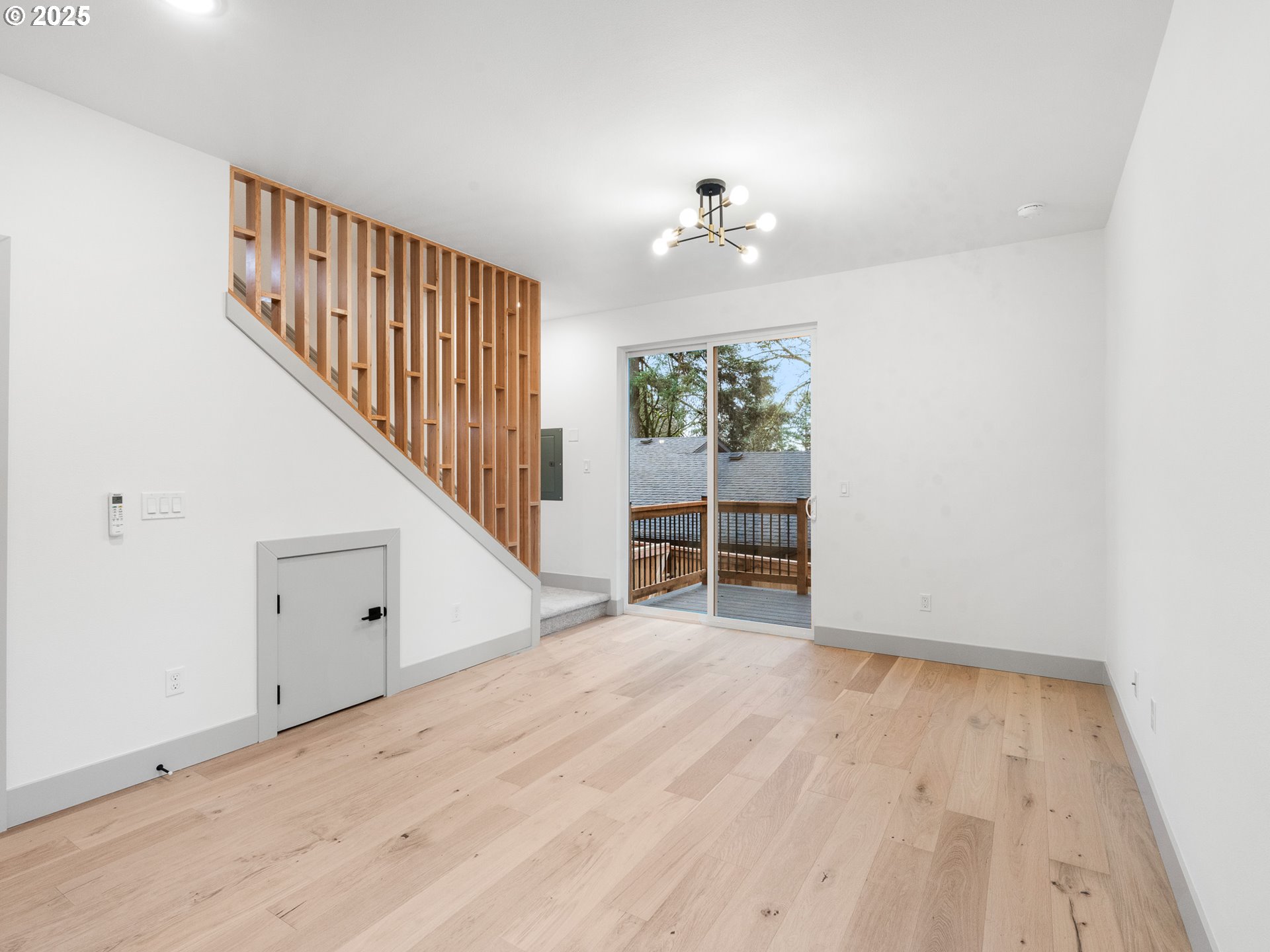 5211 Southwest Vacuna Street Portland, OR 97219 - Photo 6 of 17