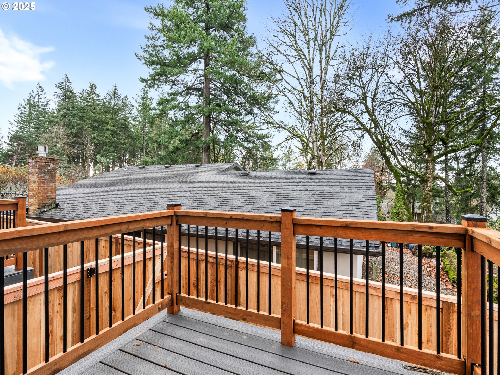 5211 Southwest Vacuna Street Portland, OR 97219 - Photo 8 of 17