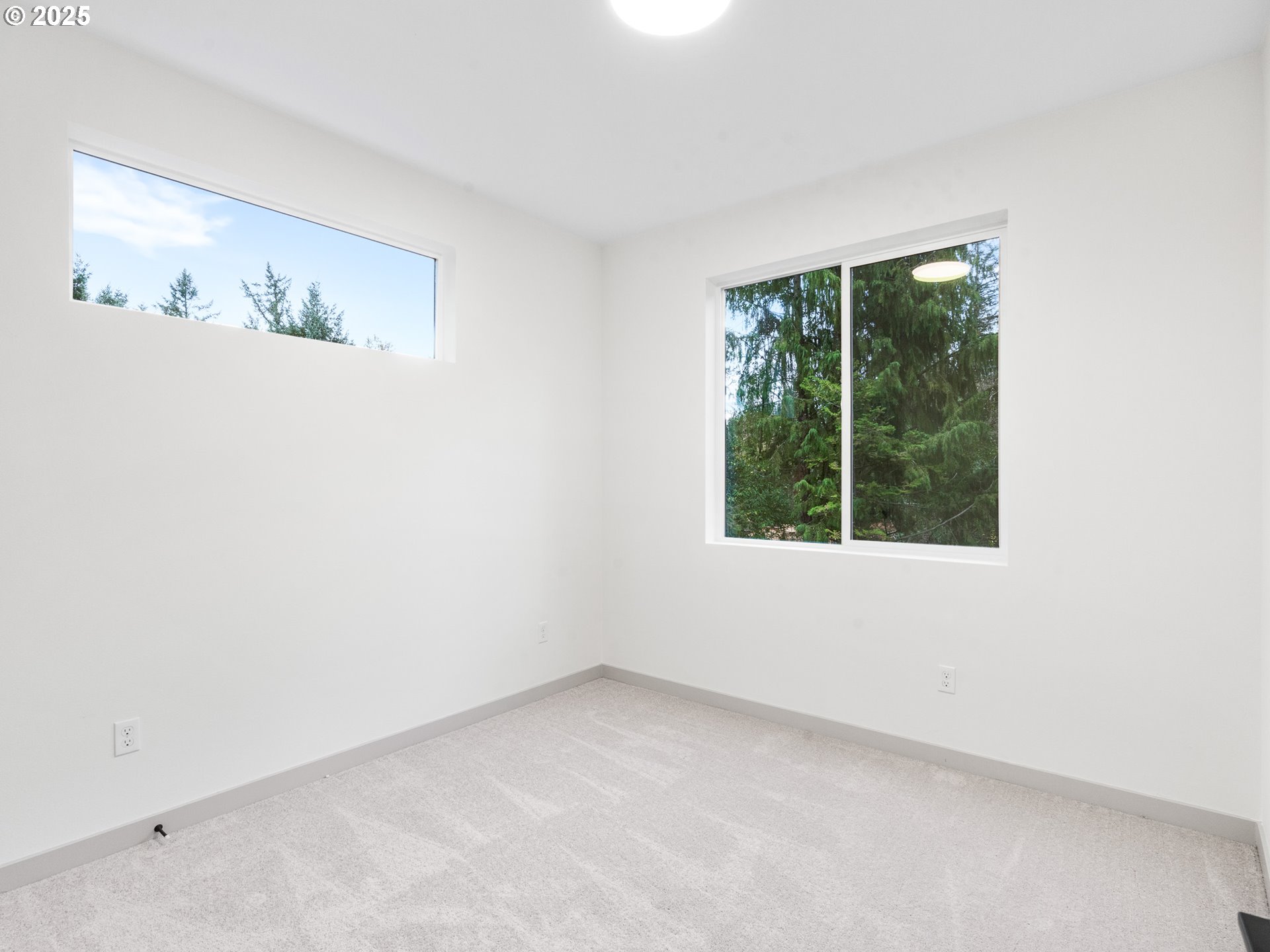 5211 Southwest Vacuna Street Portland, OR 97219 - Photo 9 of 17