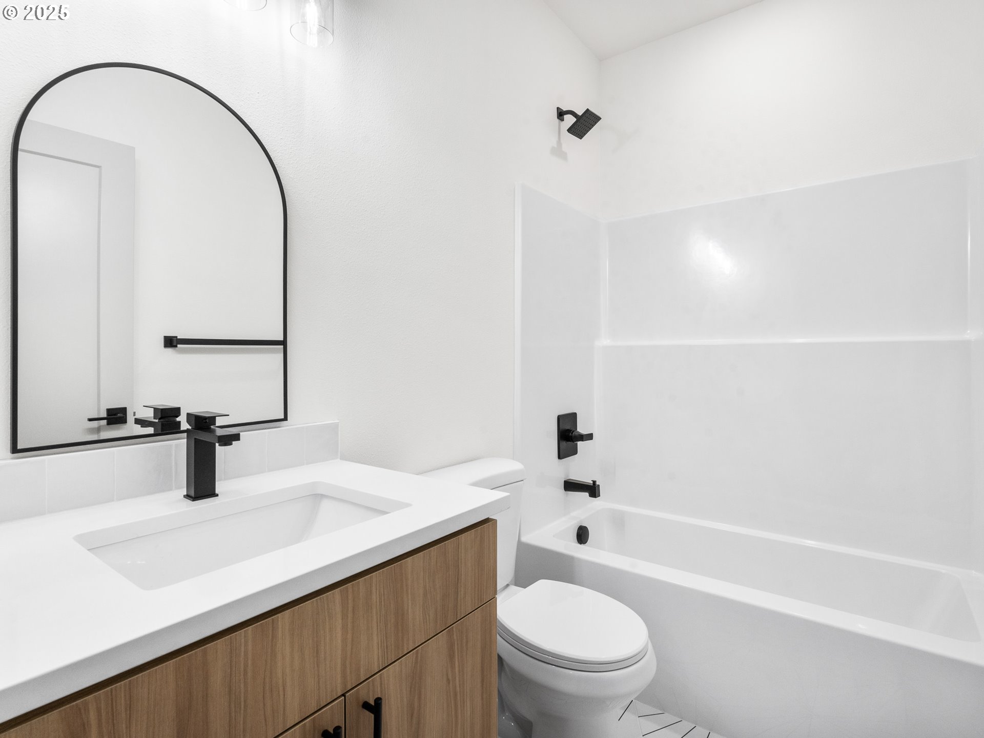 5211 Southwest Vacuna Street Portland, OR 97219 - Photo 10 of 17