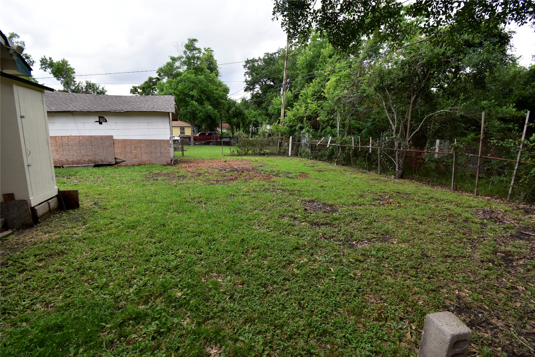6229 Clover Ridge Street Houston, TX 77087 - Photo 8 of 25 a view of backyard with green space
