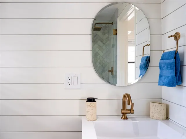 $3,850 | 7 Dearborn Street, Unit 2, Newport, RI 02840