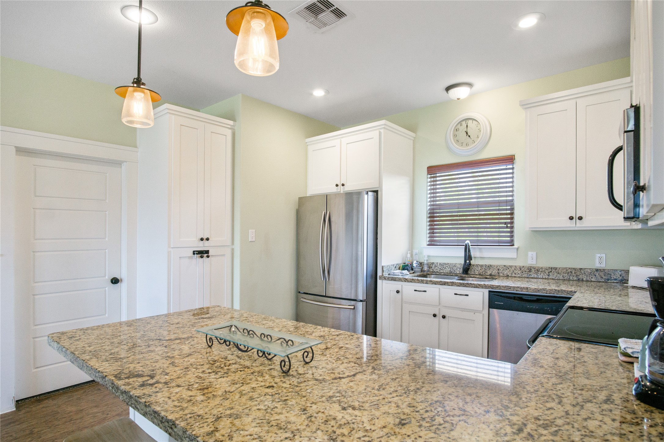 988 Gulf Road Crystal Beach, TX 77650 - Photo 8 of 36
