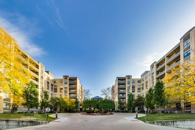 4545 West Touhy Avenue, Unit 319W, Lincolnwood, IL 60712