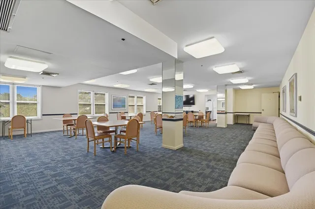 4545 West Touhy Avenue, Unit 319W, Lincolnwood, IL 60712