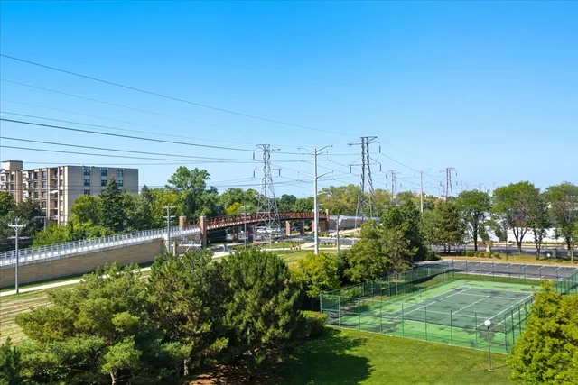 4545 West Touhy Avenue, Unit 319W, Lincolnwood, IL 60712