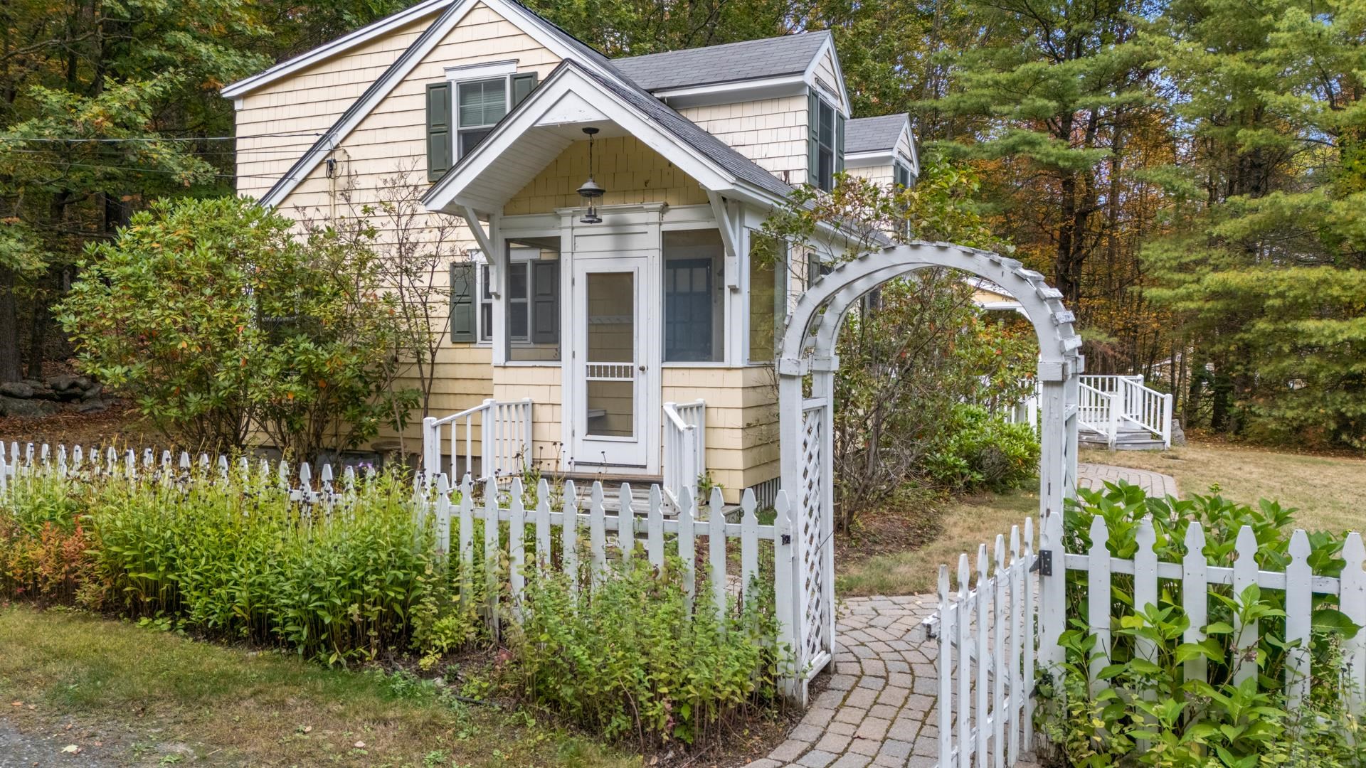 385 Seamans Road New London, NH 03257 - Photo 3 of 42