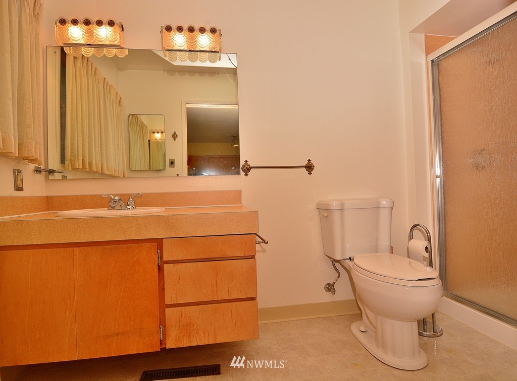 4369 Erlands Point Road Northwest Bremerton, WA 98312 - Photo 11 of 15 Gallery Image 11