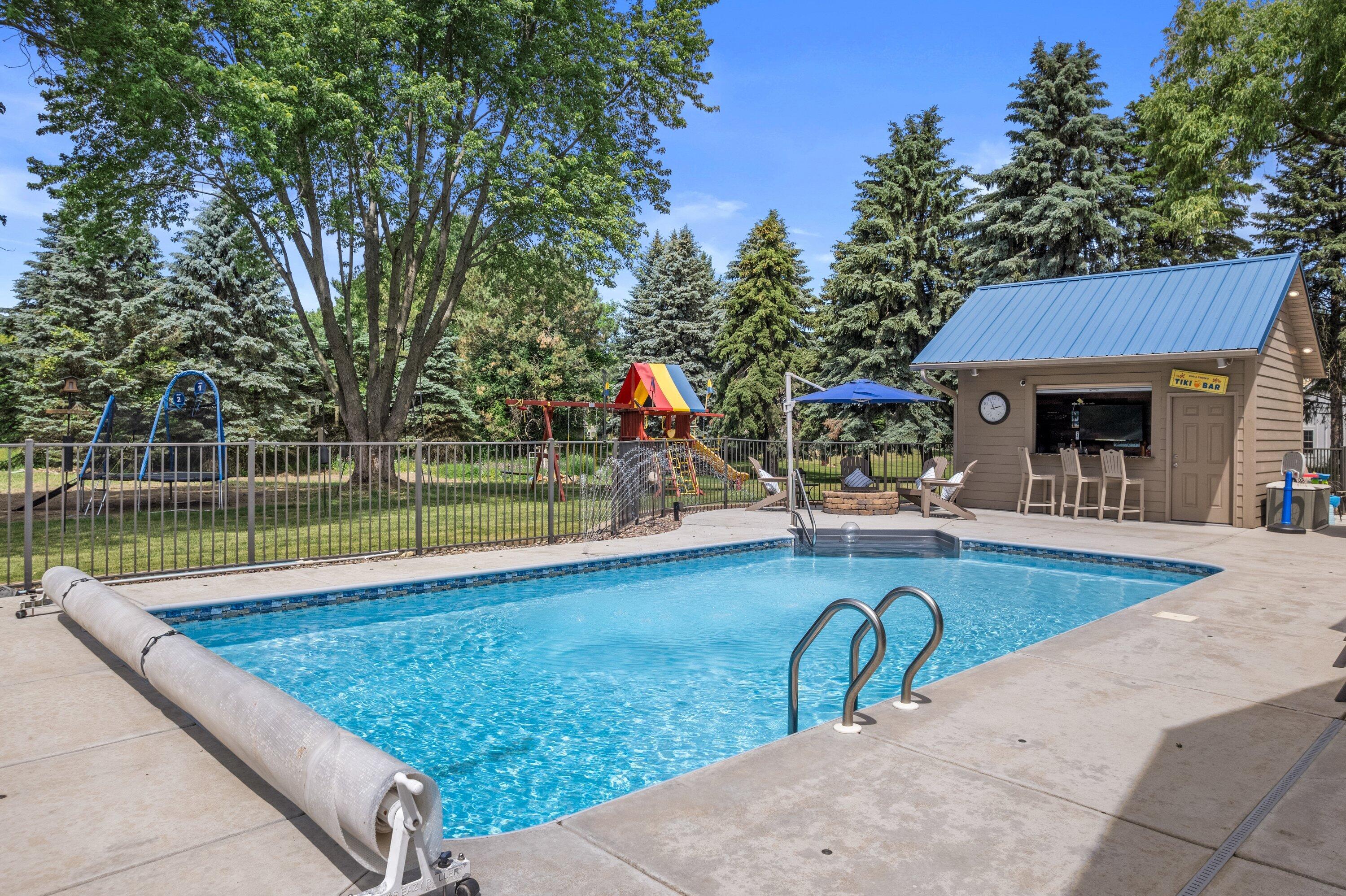 W318N377 Whitetail Run Delafield, WI 53018 - Photo 4 of 61 Inground Pool