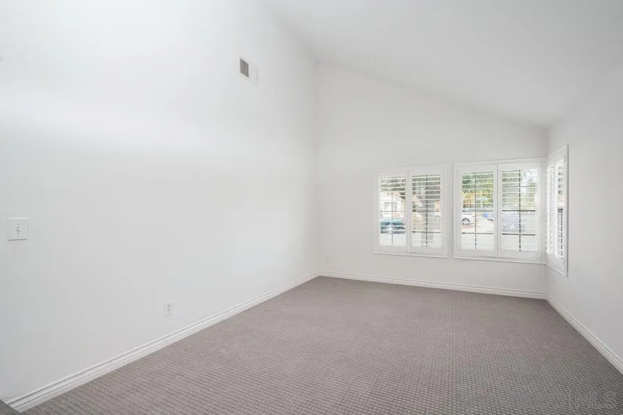 2060 Crosscreek Road Chula Vista, CA 91913 - Photo 5 of 37 Gallery Image 5