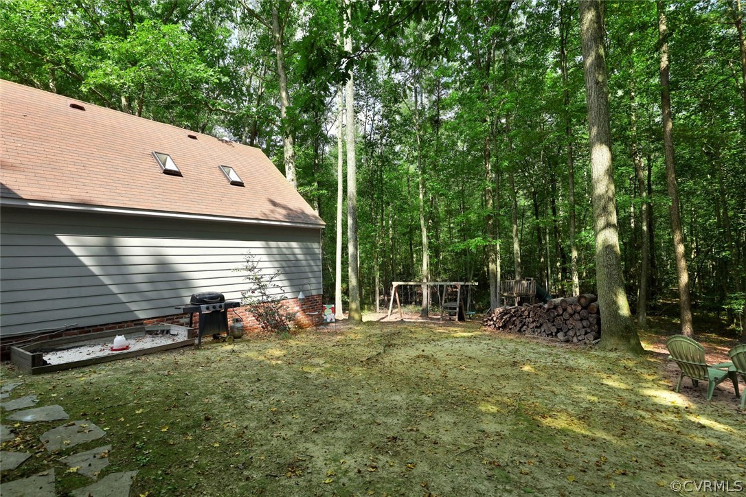 15900 Beach Road Chesterfield, VA 23838 - Photo 36 of 45 a backyard of a house with table and chairs
