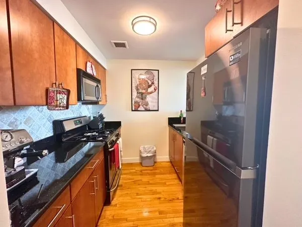 $3,300 | 205 10th Street, Unit 7S, Jersey City, NJ 07302