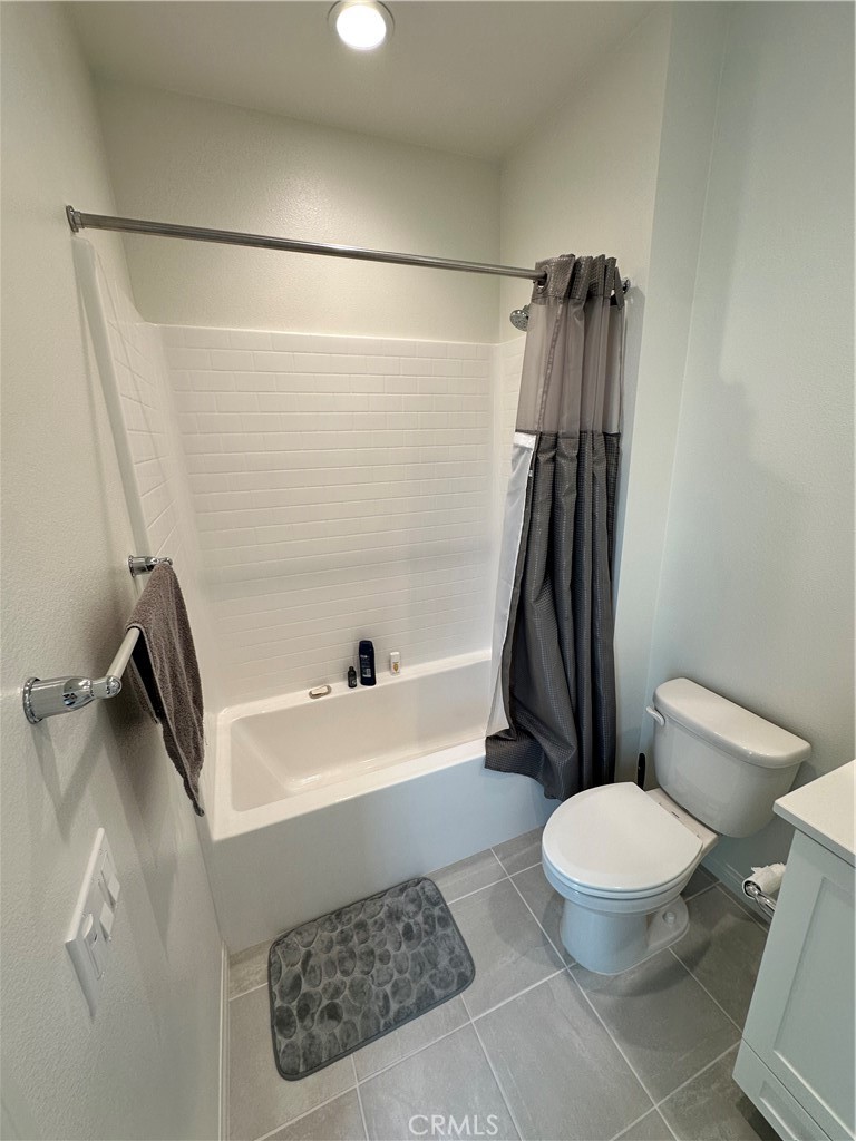 5864 Linden Avenue, Unit 3 Long Beach, CA 90805 - Photo 35 of 54 2nd bathroom.