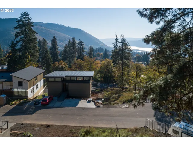 a view of house and outdoor space