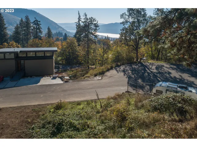 a view of a outdoor space