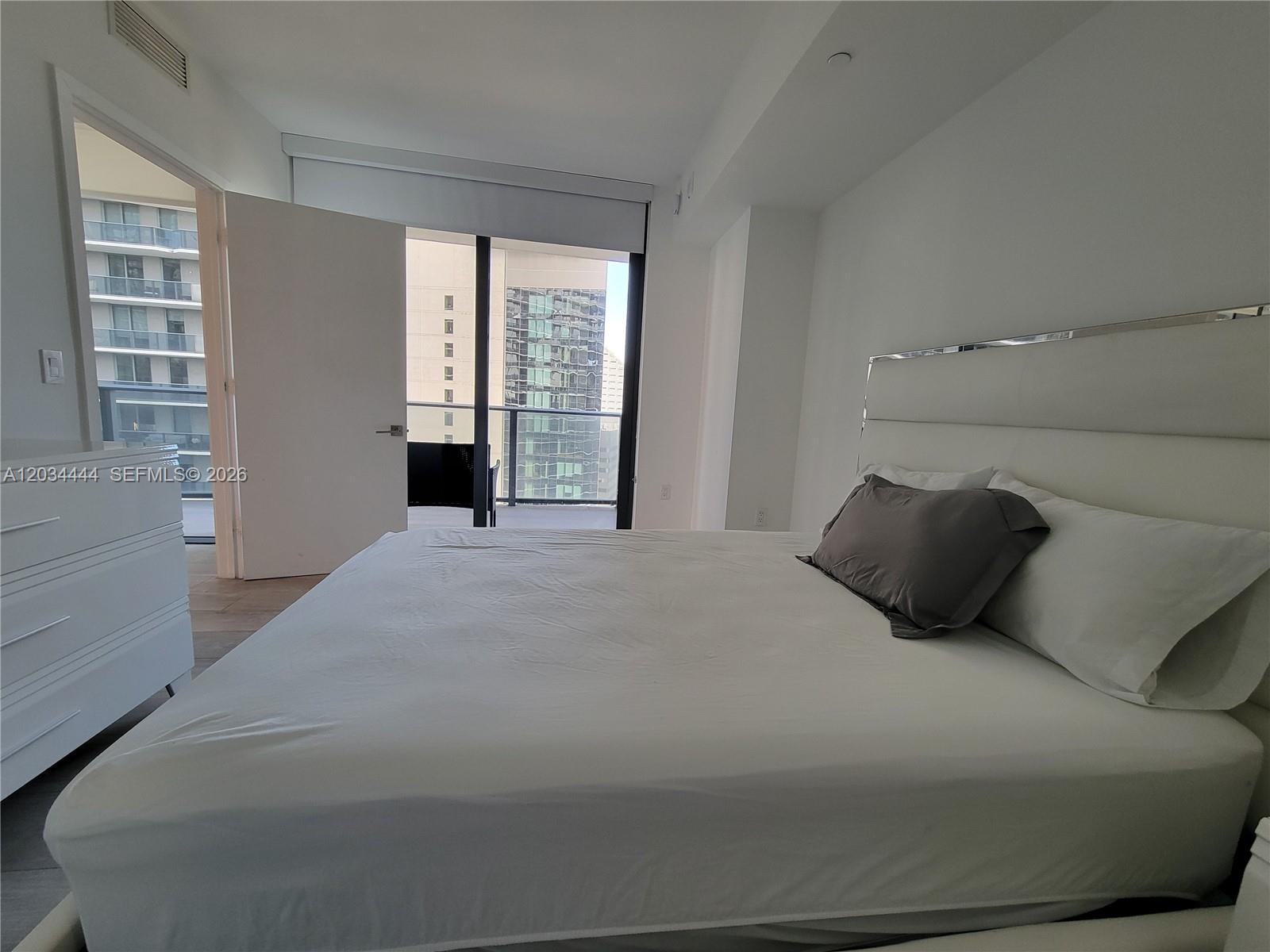 45 Southwest 9th Street, Unit 2201 Miami, FL 33130 - Photo 16 of 30