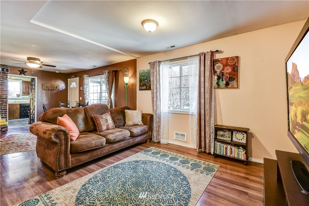 8426 Vernon Road Lake Stevens, WA 98258 - Photo 5 of 28 Gallery Image 5