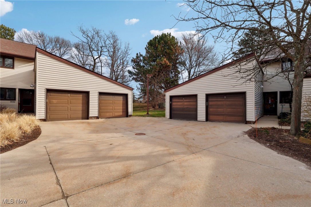 3484 Mayfield Road, Unit 3426 Cleveland Heights, OH 44118 - Photo 31 of 33 View of side of property featuring concrete driveway and a garage