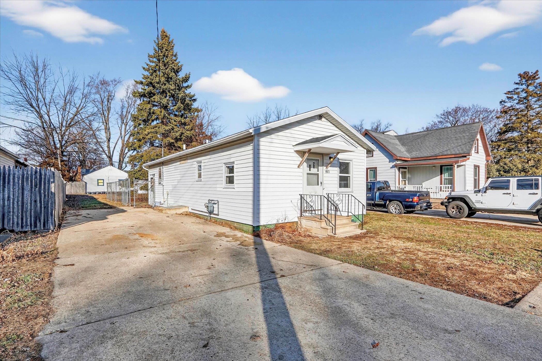 1923 Lenox Avenue Beloit, WI 53511 - Photo 2 of 28