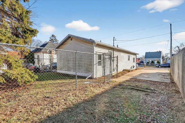 $140,000 | 1923 Lenox Avenue, Beloit, WI 53511