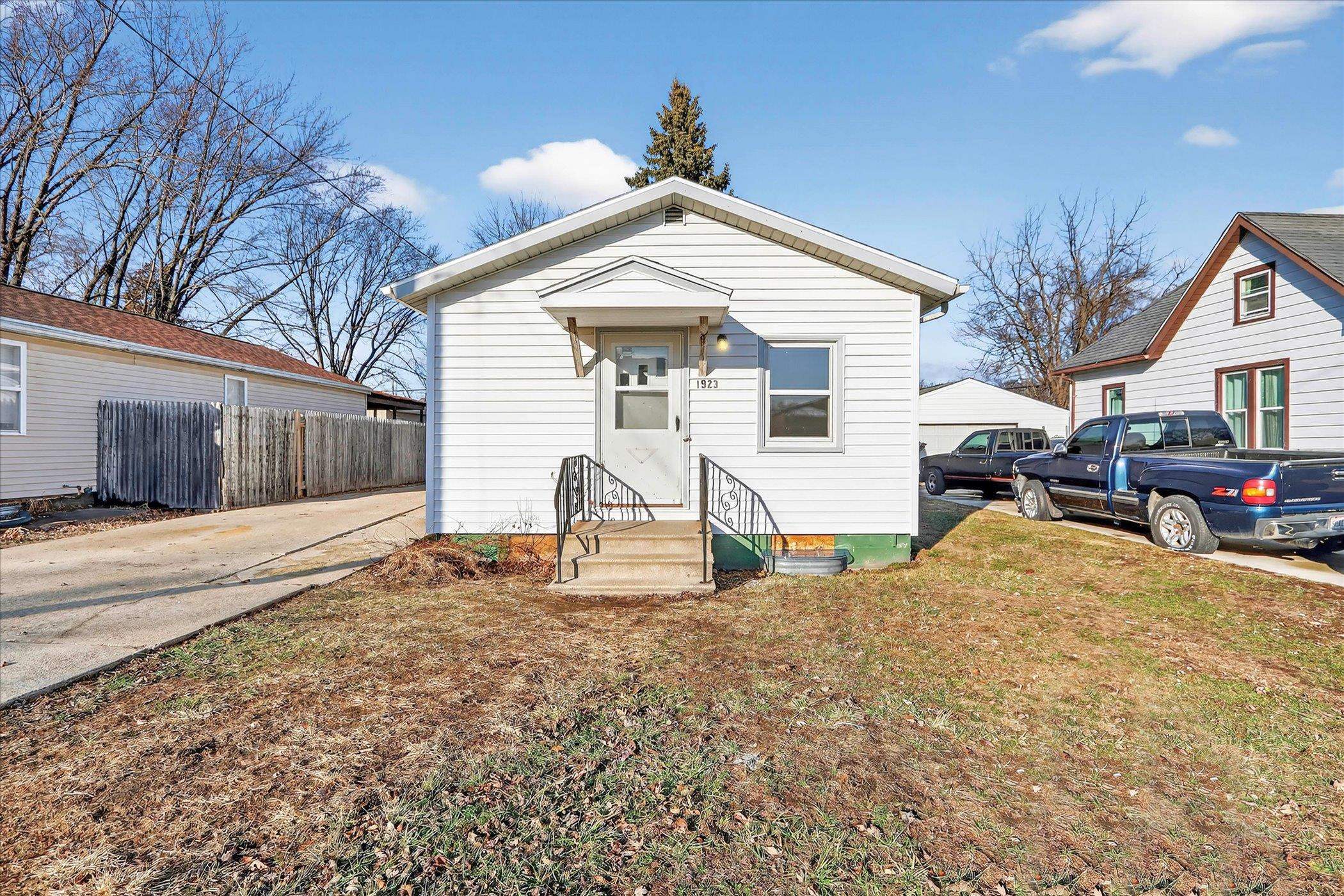 1923 Lenox Avenue Beloit, WI 53511 - Photo 3 of 28