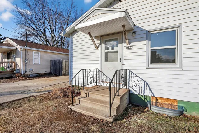 $140,000 | 1923 Lenox Avenue, Beloit, WI 53511