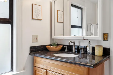 $1,099,000 | 892 Laurel Street, Alameda, CA 94501
