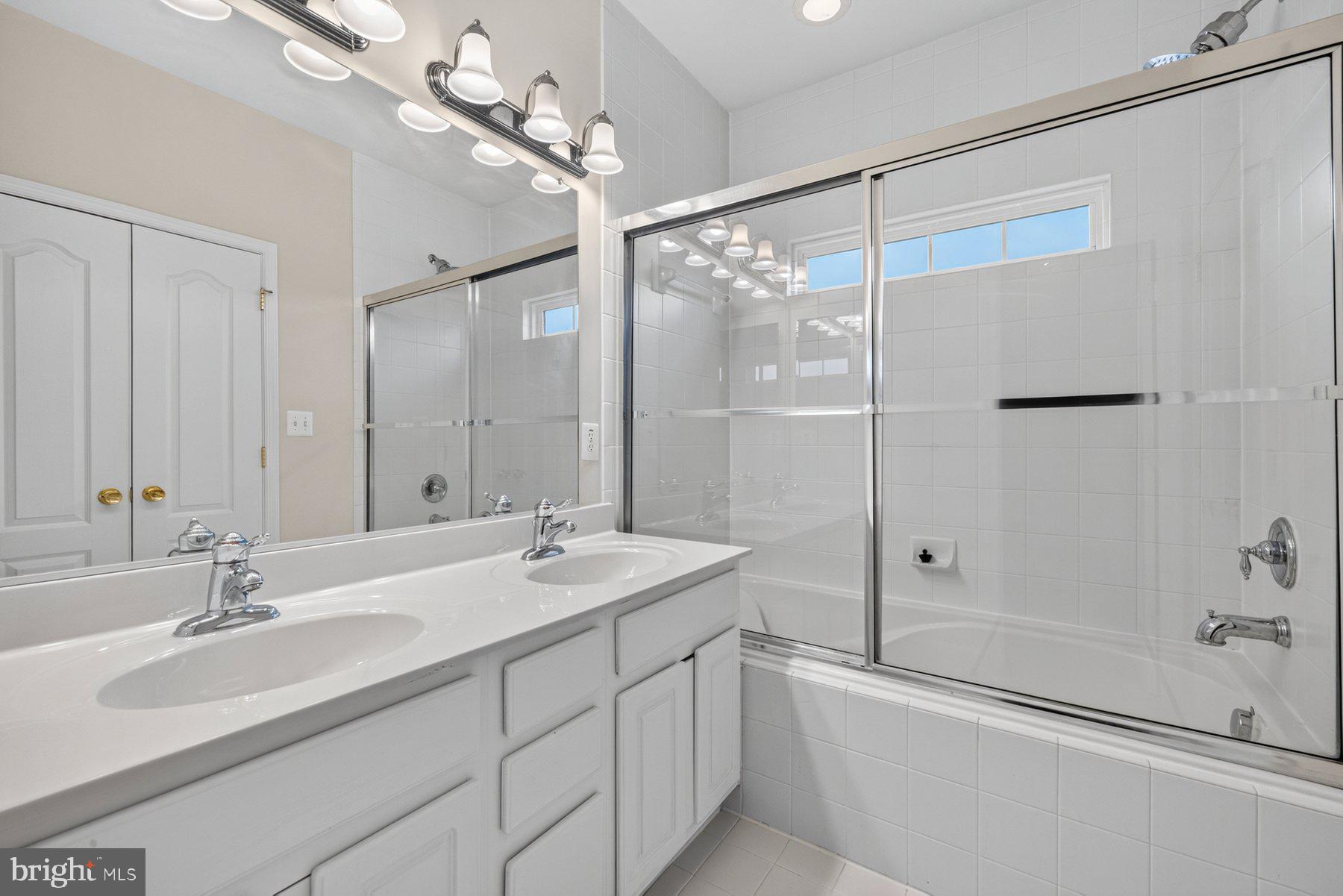 13013 St Clair Road Clarksburg, MD 20871 - Photo 16 of 29 Master bath