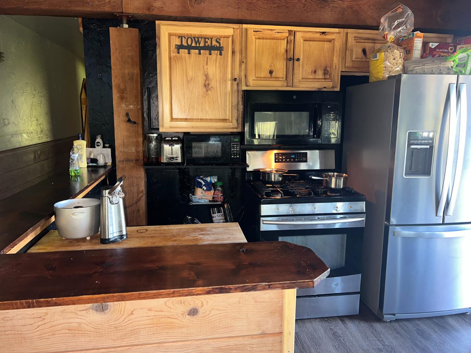 12661 Krosens Road Marysville, CA 95901 - Photo 44 of 79 a kitchen with a refrigerator and a stove