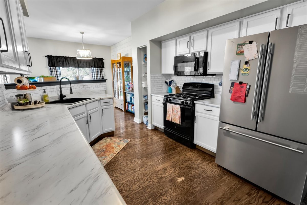16501 Nottingham Court Lockport, IL 60441 - Photo 12 of 44 a kitchen with stainless steel appliances granite countertop a refrigerator stove and microwave
