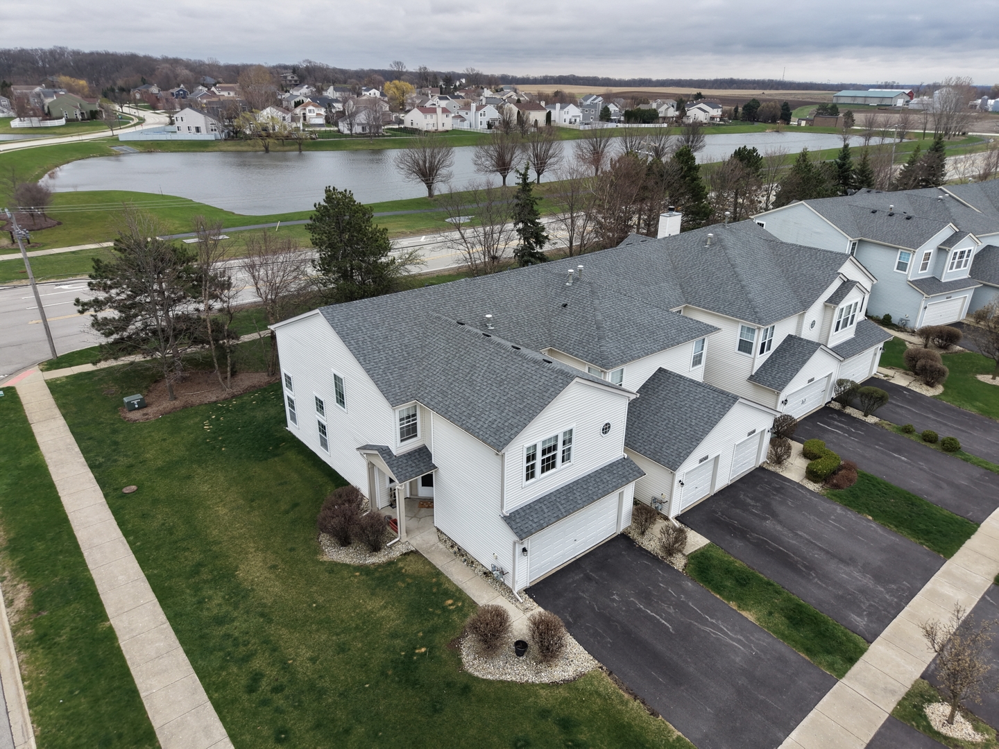 16501 Nottingham Court Lockport, IL 60441 - Photo 40 of 44 an aerial view of a house with garden space and lake view