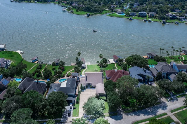 an aerial view of house with yard and lake view