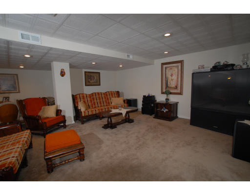 40 Aldrich Road Canton, MA 02021 - Photo 8 of 12 Gallery Image 8