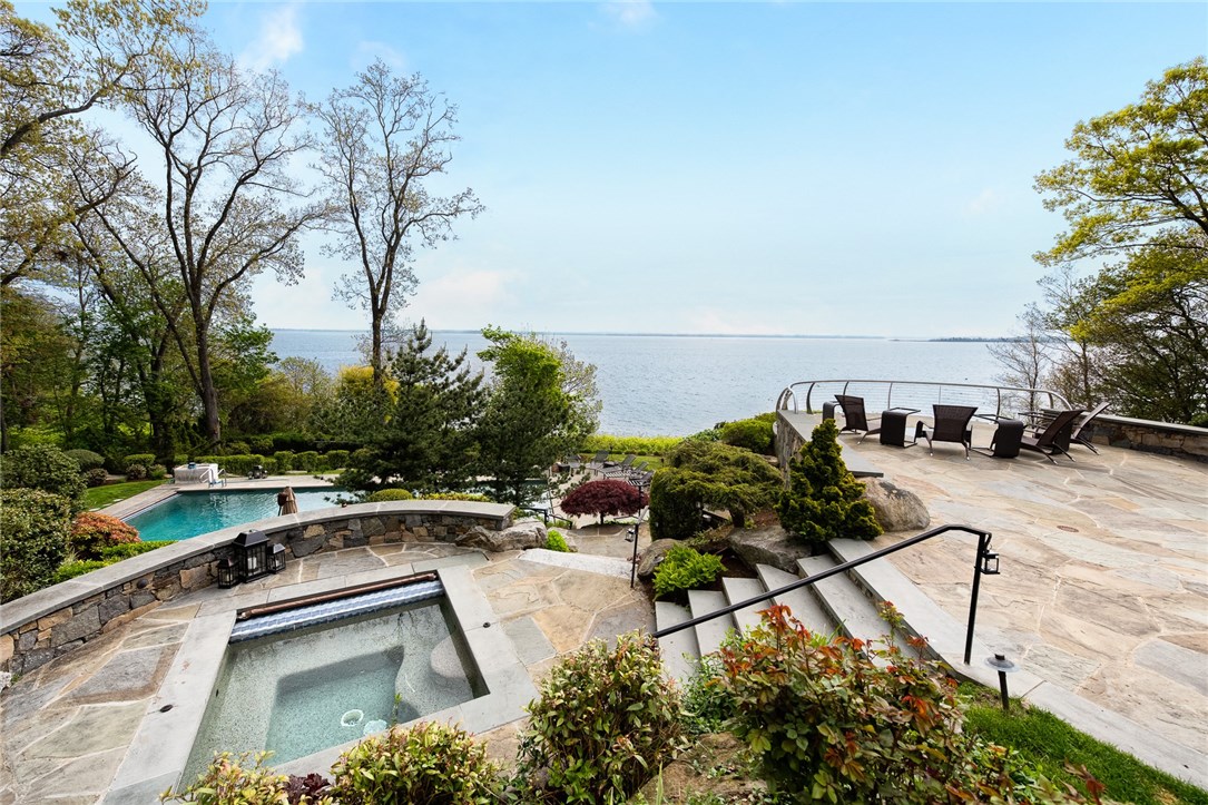 30 Angell Court Warwick, RI 02889 - Photo 2 of 40