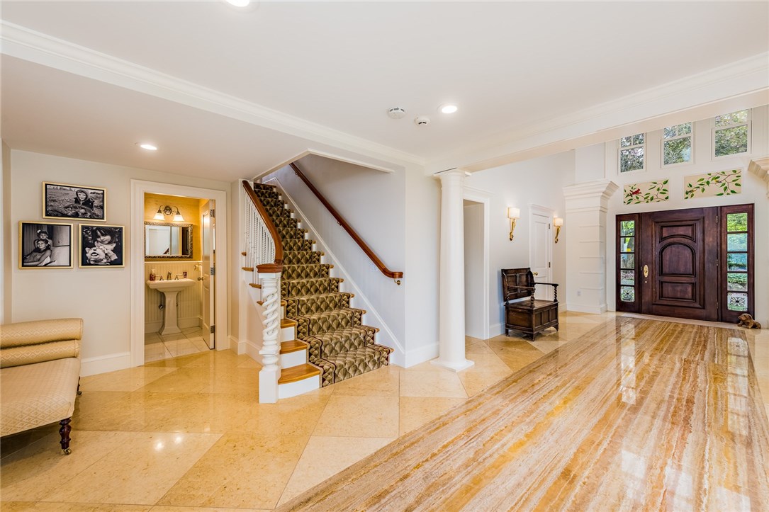 30 Angell Court Warwick, RI 02889 - Photo 7 of 40