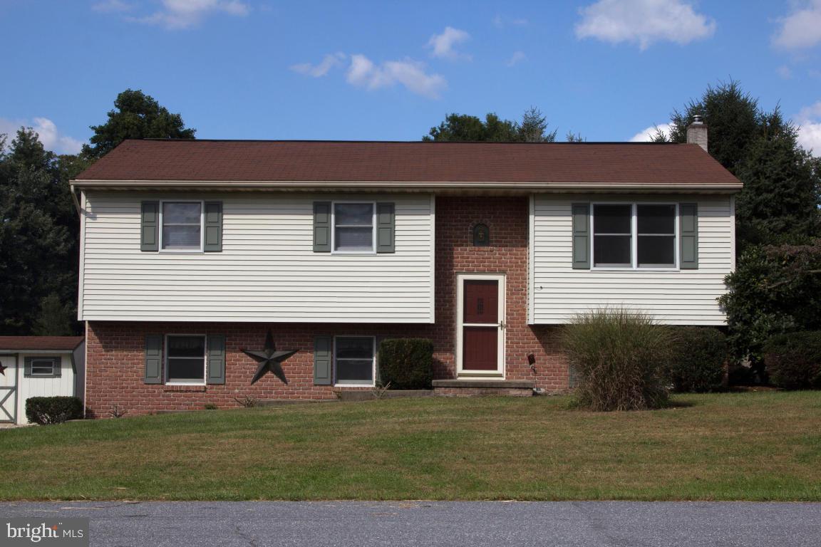 311 Farm Del Circle Lititz, PA 17543 - Photo 2 of 35