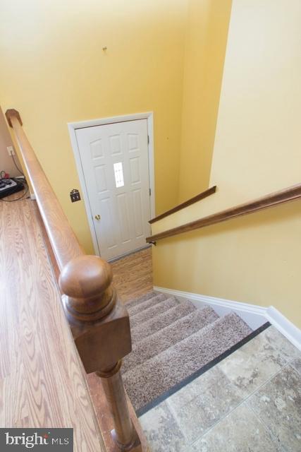 311 Farm Del Circle Lititz, PA 17543 - Photo 3 of 35