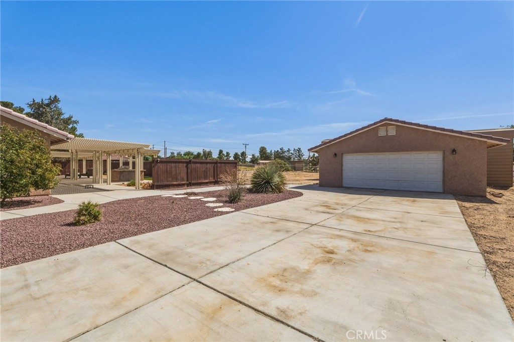 19501 Kinai Road Apple Valley, CA 92307 - Photo 47 of 49 a view of outdoor space yard and basketball court